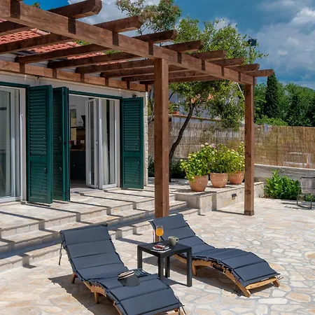 Lazo Villa Mocici
