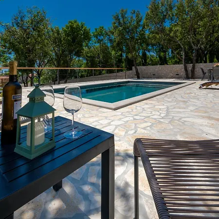 Lazo Villa