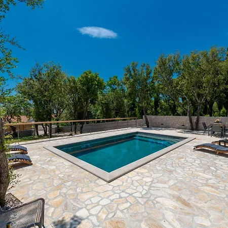 Villa Lazo *