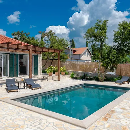 Lazo Villa Mocici