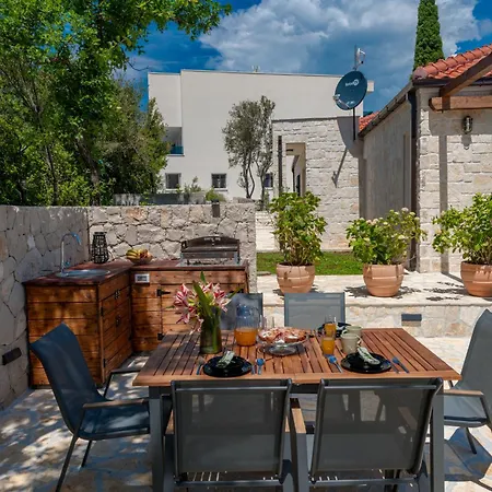 Lazo Villa *