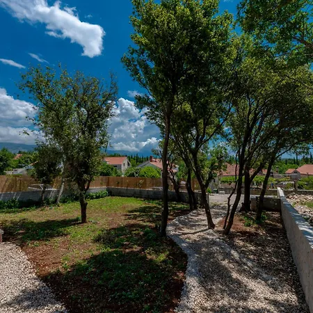 Villa Lazo *